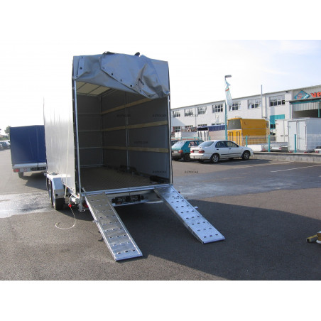 Hydraulicky sklopný valník s plachtou 6000 kg, kategória O3 Hydraulicky sklopný valník s plachtou 6000 kg, kategória O3