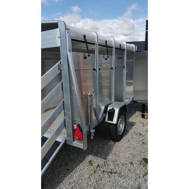 Prívesný vozík PLUTO 1 na prepravu zvierat