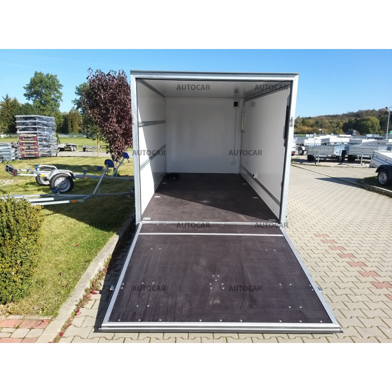 Skriňový prívesný vozík F2741HT rampa, klapka