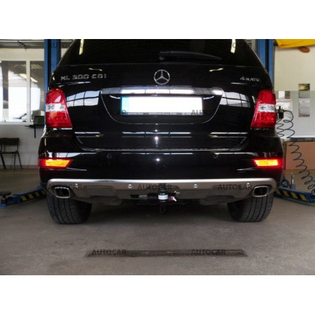Ťažné zariadenie pre Mercedes M / ML - W164, W166 - odnímateľný vertikálny bajonetový systém Ťažné zariadenie pre Mercedes M / ML - W164, W166 - odnímateľný vertikálny bajonetový systém