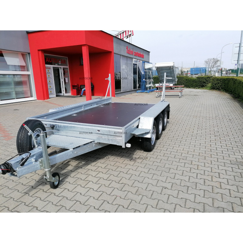 Trojnápravový brzdený prepravník stavebných strojov K3535