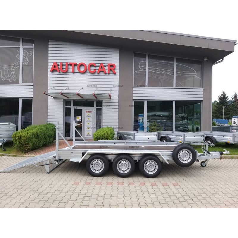 Trojnápravový brzdený prepravník stavebných strojov K4035