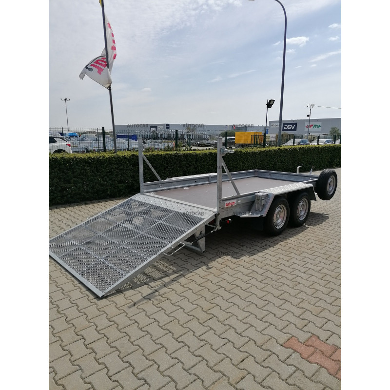 Dvojnápravový brzdený prepravník stavebných strojov K3030