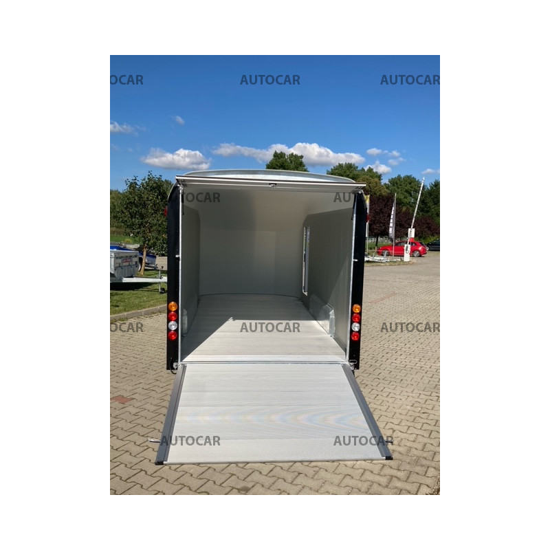 Dvojnápravový brzdený skriňový autoprepravník Debon C900