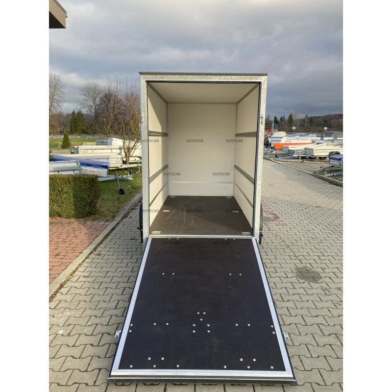 Skriňový prívesný vozík (sendvič) F13301518H s rampou