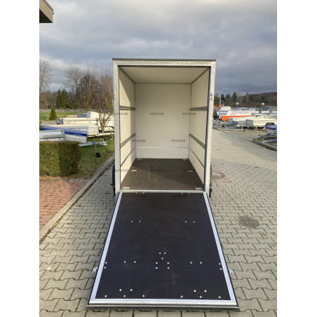 Skriňový prívesný vozík (sendvič) F13301518H s rampou Skriňový prívesný vozík (sendvič) F13301518H s rampou