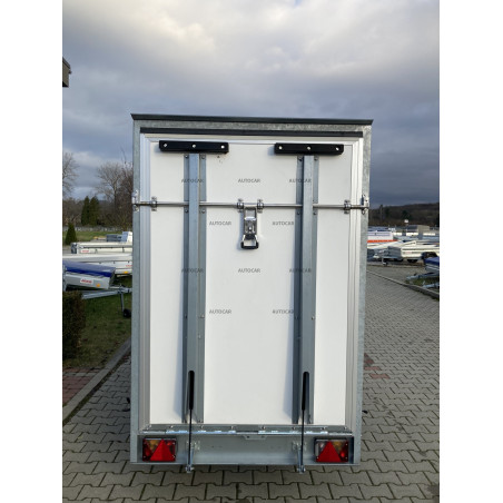 Skriňový prívesný vozík (sendvič) F13301518H s rampou Skriňový prívesný vozík (sendvič) F13301518H s rampou