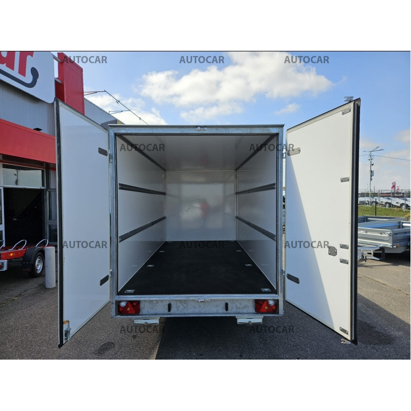 Dvojnápravový brzdený skriňový prívesný vozík F20361518HTD