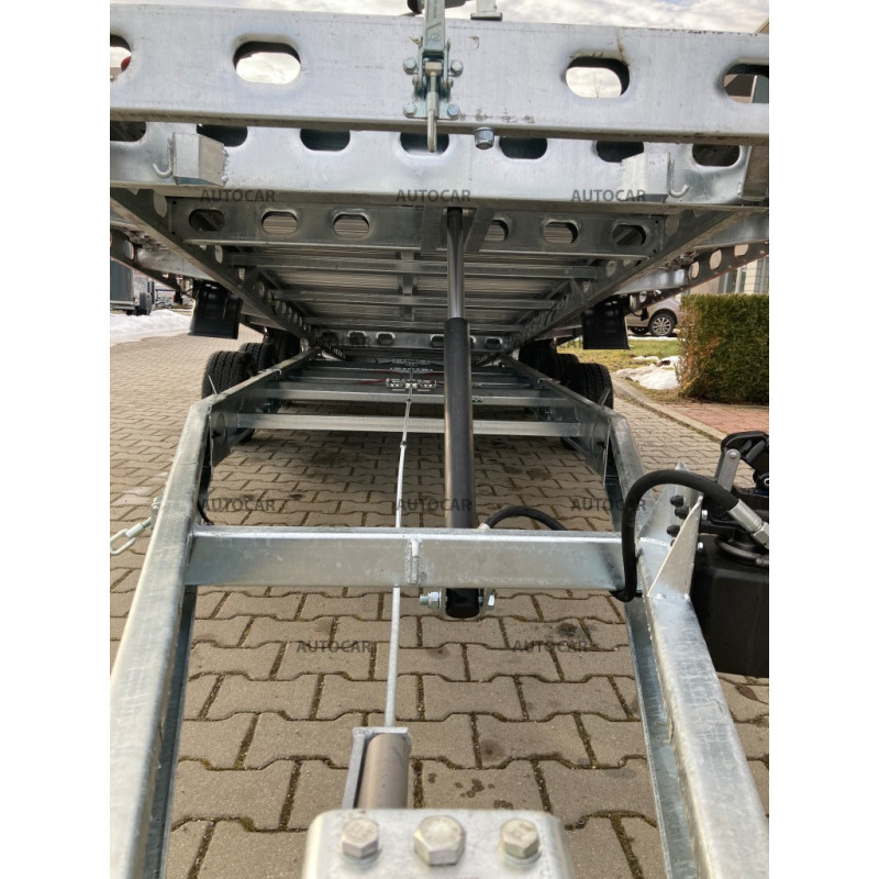 Trojnápravový výklopný brzdený autoprepravník L35G65P ALU