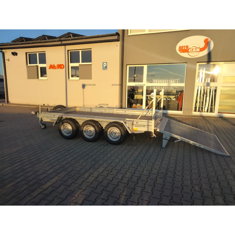 Trojnápravový brzdený prepravník stavebných strojov K3535R