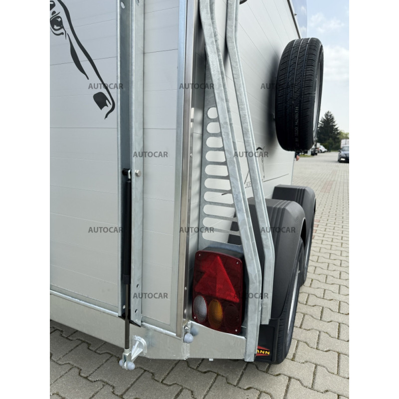 Dvojnápravový brzdený príves Champion R so sedlovňou