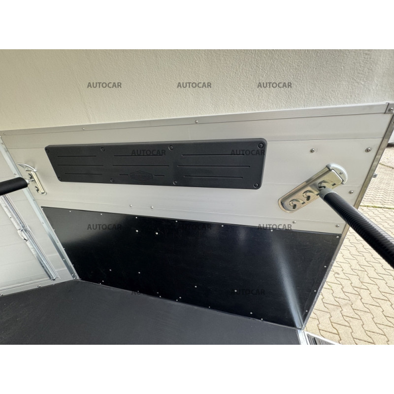 Dvojnápravový brzdený príves Champion R so sedlovňou