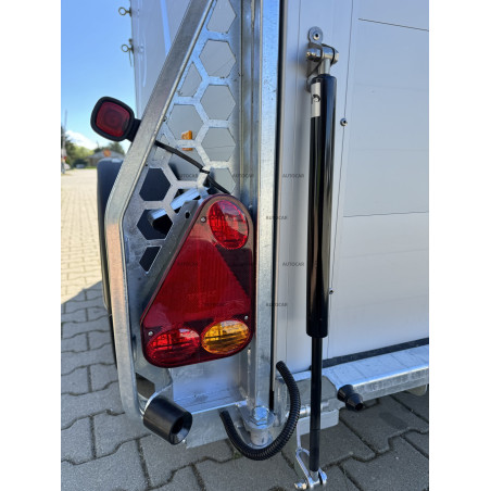 Dvojnápravový brzdený konský príves Touring so sedlovňou Dvojnápravový brzdený konský príves Touring so sedlovňou