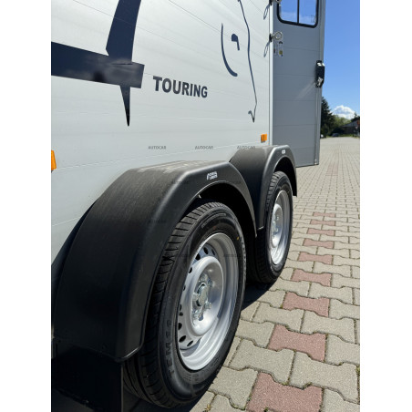 Dvojnápravový brzdený konský príves Touring so sedlovňou Dvojnápravový brzdený konský príves Touring so sedlovňou