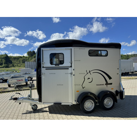 Dvojnápravový brzdený konský príves Touring so sedlovňou Dvojnápravový brzdený konský príves Touring so sedlovňou