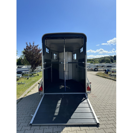 Dvojnápravový brzdený konský príves Touring so sedlovňou Dvojnápravový brzdený konský príves Touring so sedlovňou