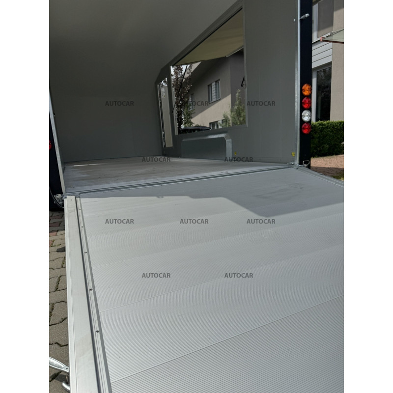 Dvojnápravový brzdený skriňový autoprepravník Debon C900