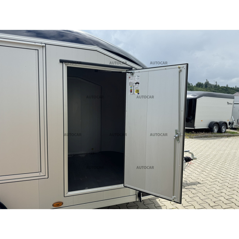 Dvojnápravový brzdený skriňový autoprepravník Debon C900