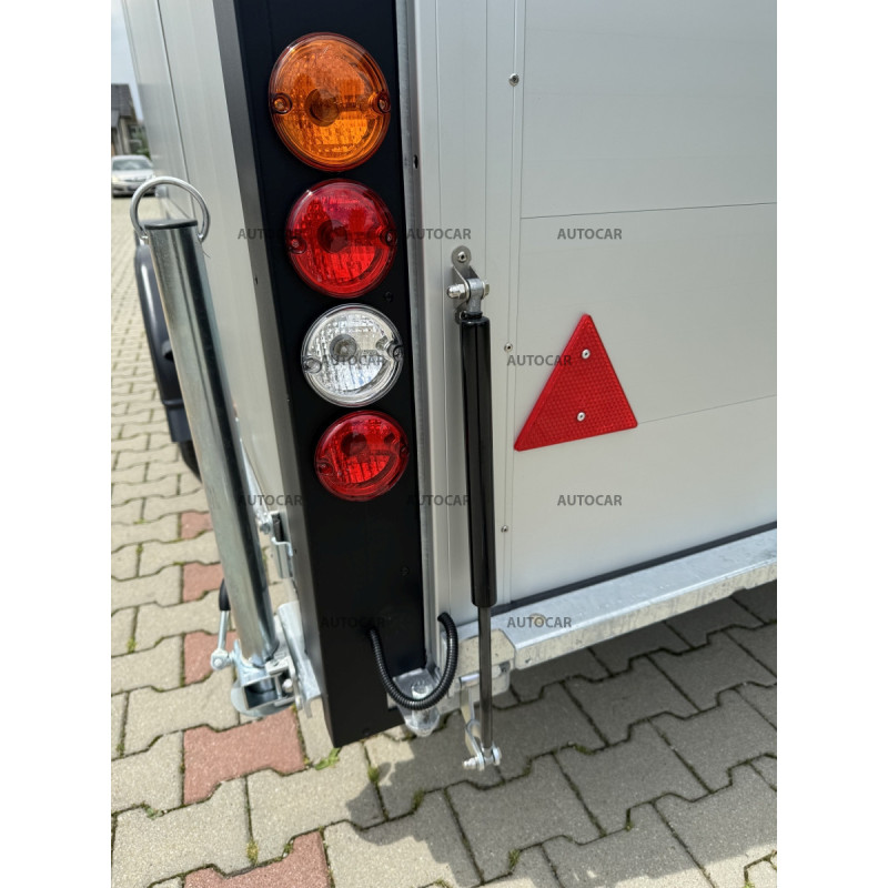 Dvojnápravový brzdený skriňový autoprepravník Debon C900