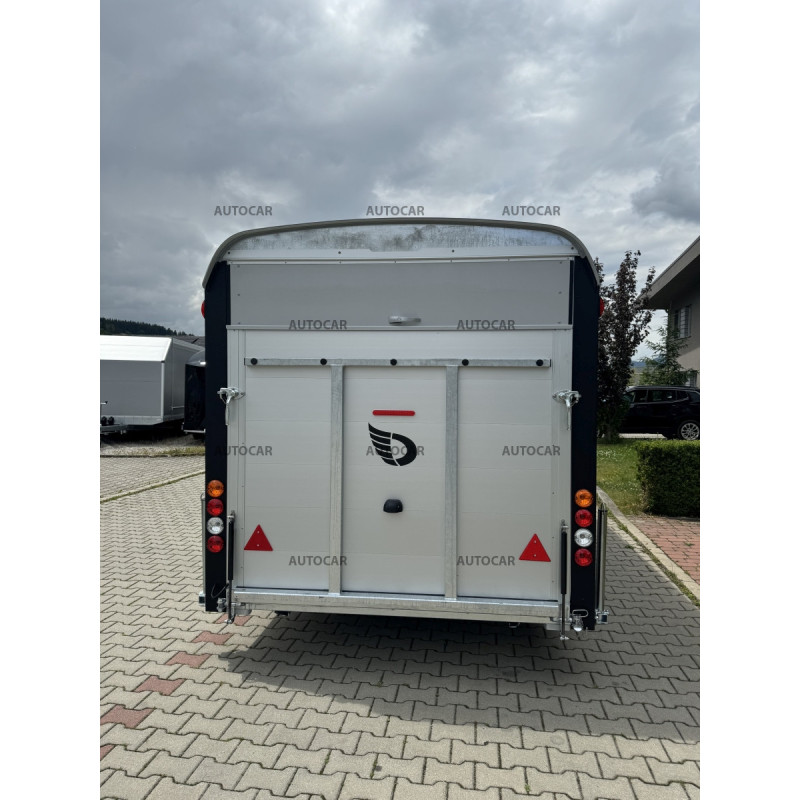 Dvojnápravový brzdený skriňový autoprepravník Debon C900