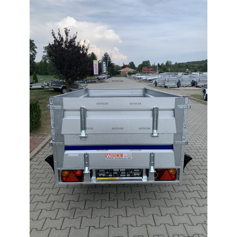 Jednonápravový nebrzdený príves Krakus s nadstavbovými bočnicami