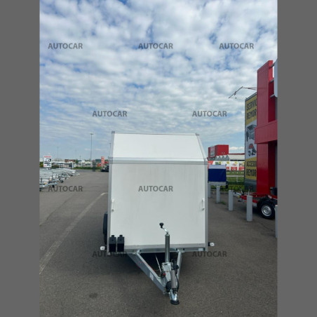 Jednonápravový brzdený skriňový príves F13261518 s rampou a skosením Jednonápravový brzdený skriňový príves F13261518 s rampou a skosením