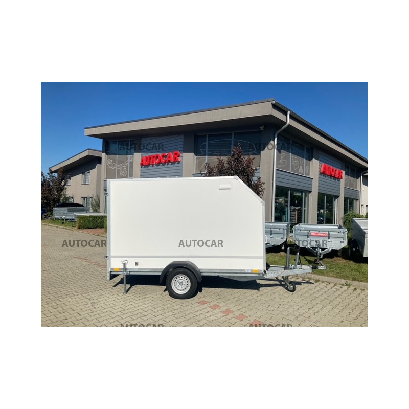 Jednonápravový brzdený skriňový príves F13301518 so skosením a krídlovými dverami