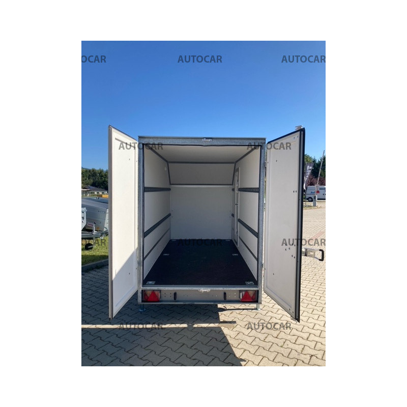 Jednonápravový brzdený skriňový príves F13301518HD so skosením a bočnými dverami