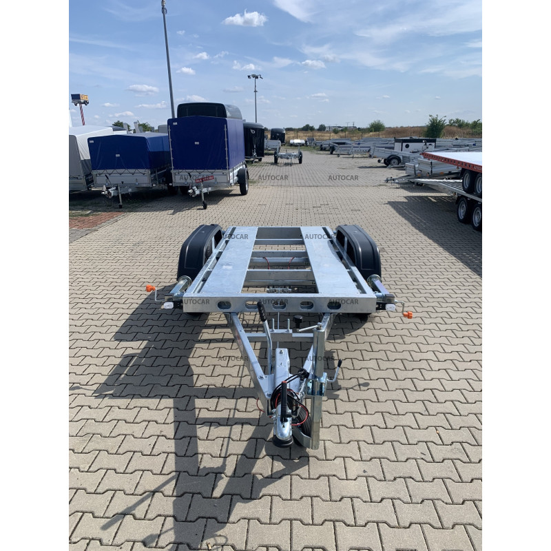 Dvojnápravový brzdený prívesný vozík na prepravu agregátu