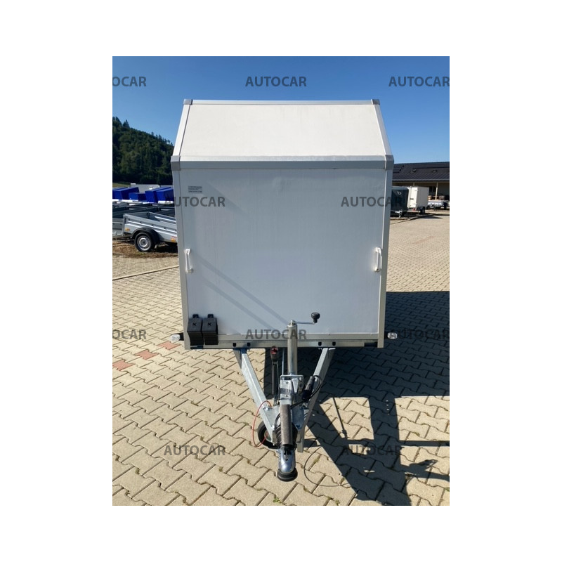 Jednonápravový brzdený skriňový príves F13301518 so skosením a krídlovými dverami