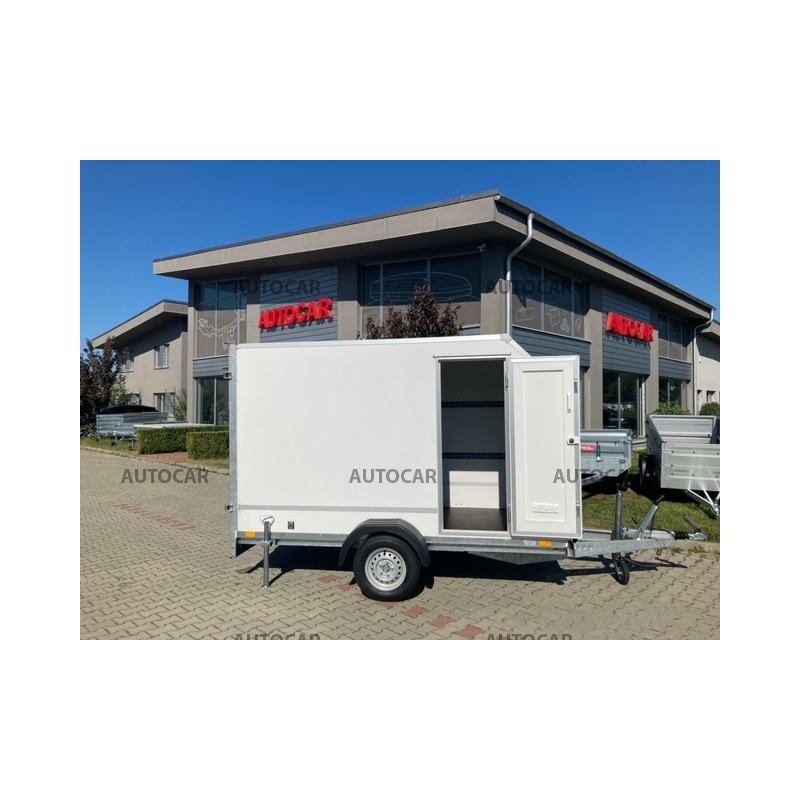 Jednonápravový brzdený skriňový príves F13301518HD so skosením a bočnými dverami