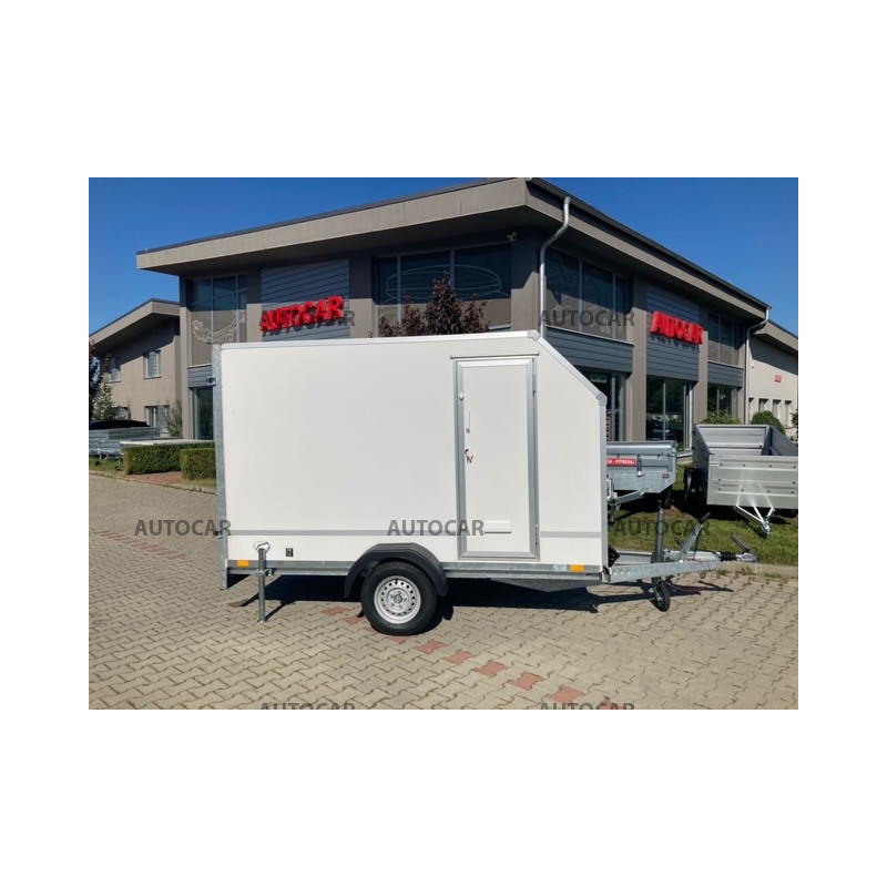 Jednonápravový brzdený skriňový príves F13301518HD so skosením a bočnými dverami