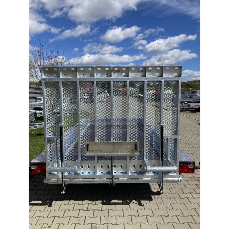 Trojnápravový brzdený prívesný vozík B3540 s rampou