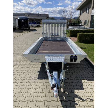 Trojnápravový brzdený prívesný vozík B3540 s rampou Trojnápravový brzdený prívesný vozík B3540 s rampou