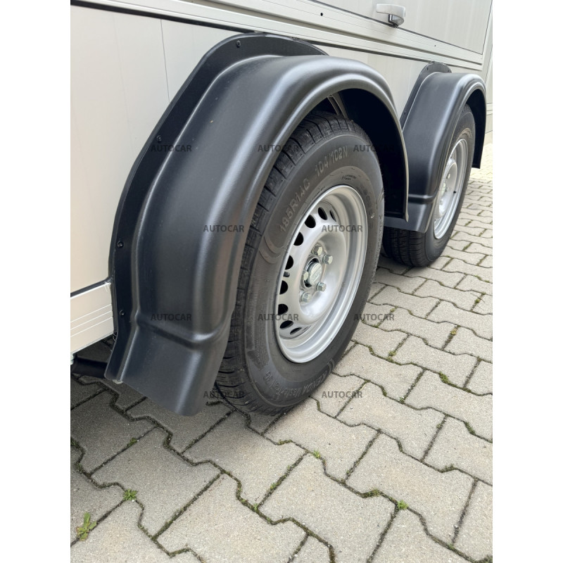 Dvojnápravový brzdený skriňový autoprepravník Debon C900