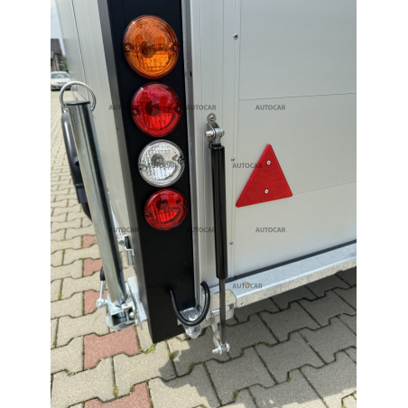 Dvojnápravový brzdený skriňový autoprepravník Debon C900 Dvojnápravový brzdený skriňový autoprepravník Debon C900