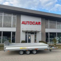 Univerzálny trojnápravový...