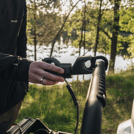 Odnímateľné rameno nosiča Thule s uzamykateľnou ružicou AcuTight pre bezpečnú montáž rámu.