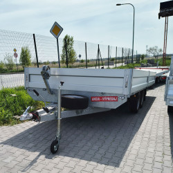 Univerzálny dvojnápravový...