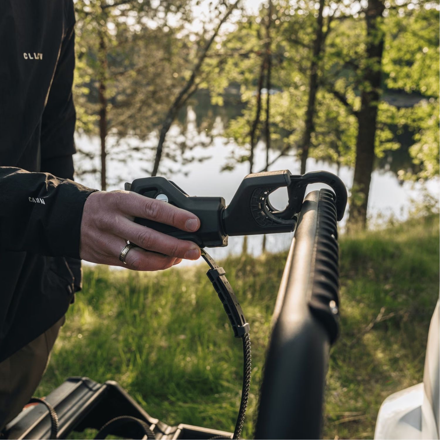 Nosič na 2 bicykle Thule VeloSpace 3 model 9032 na ťažné zariadenie.